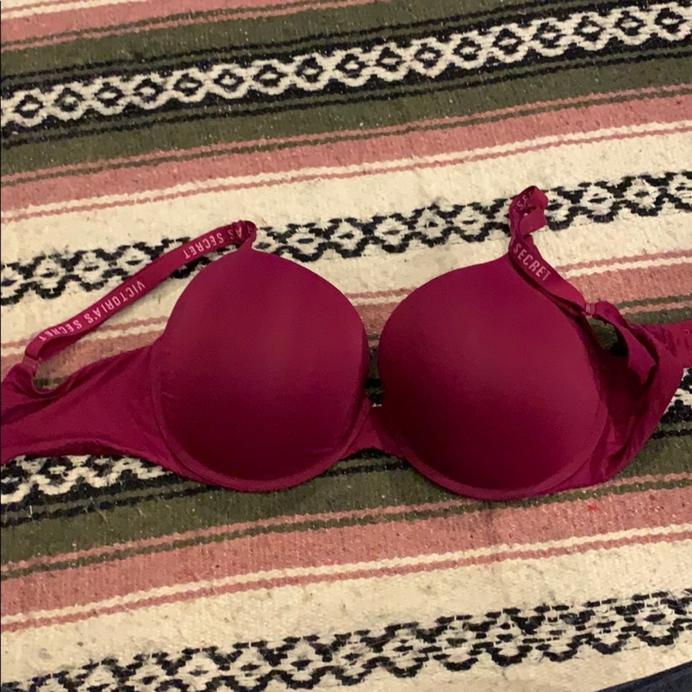 Victoria’s Secret got pink t-shirt bra! (34DD)